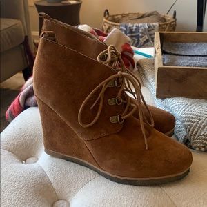 Tangoo suede wedged booties Steve Madden, sz 9